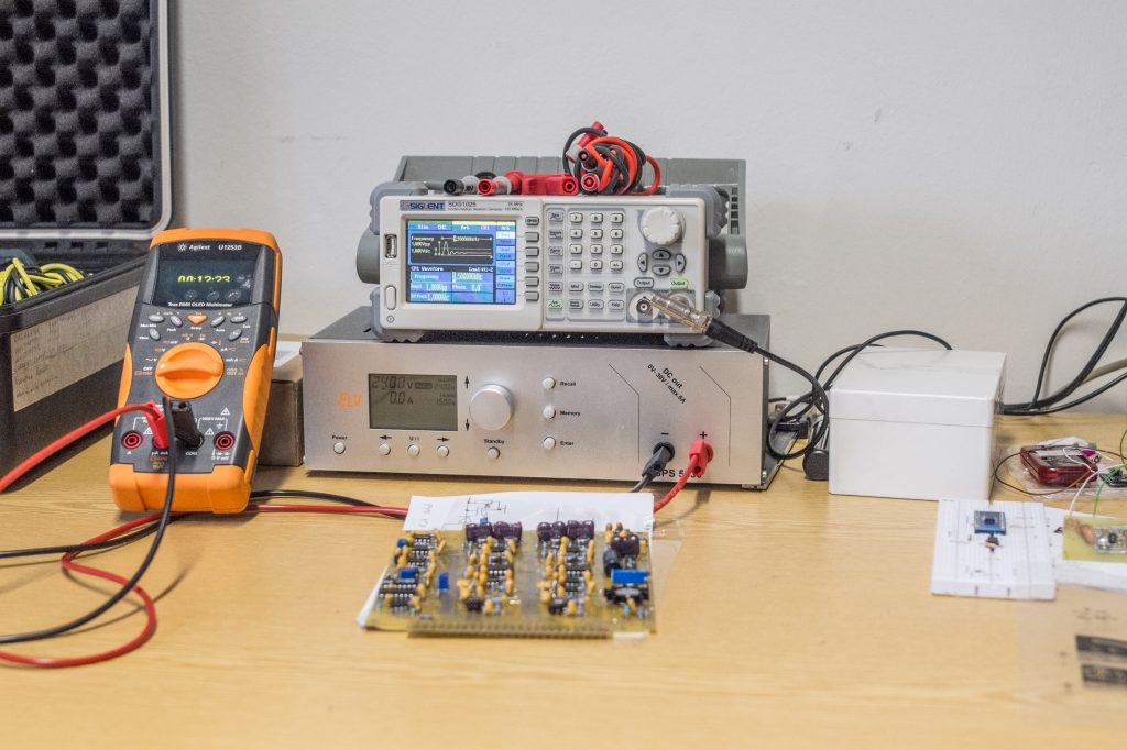 Basic test bench for maintenance and repair